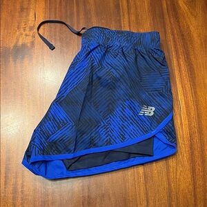 New Balance Women's Compression built in Athletic Shorts 2 in 1 LIKE NEW